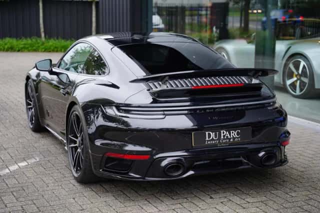 Porsche 911 (2023) thumbnail 3