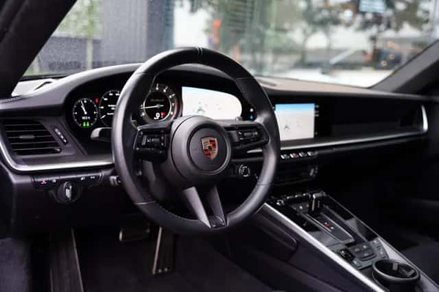 Porsche 911 (2023) thumbnail 4