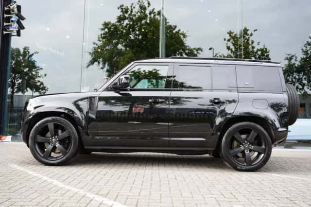 Land Rover Defender (2023) thumbnail 2