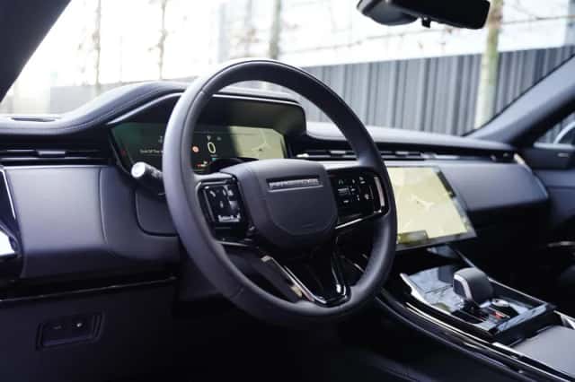 Land Rover Range Rover Sport (2026) thumbnail 4