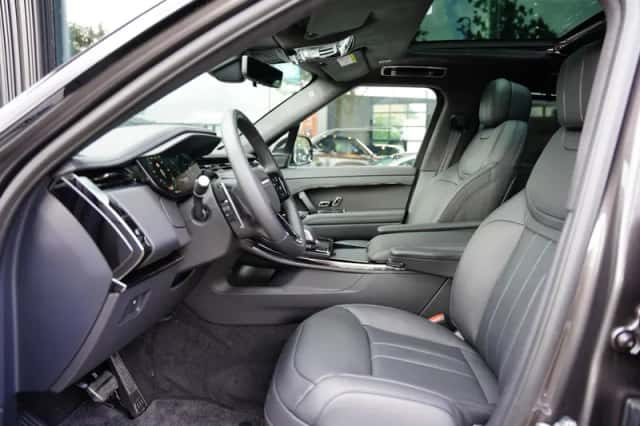 Land Rover Range Rover Sport (2026) thumbnail 5