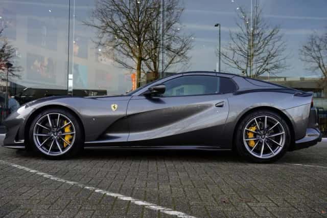 Ferrari 812 GTS (2022) thumbnail 4