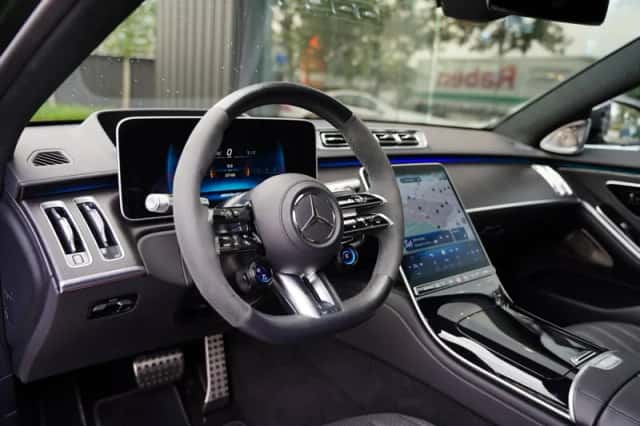 Mercedes-Benz S-Klasse (2024) thumbnail 4