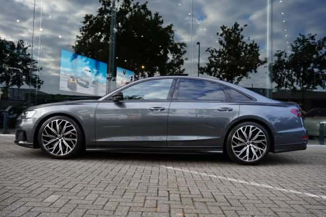 Audi S8 (2022) thumbnail 2