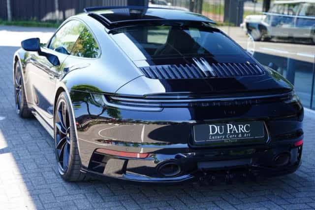 Porsche 911 (2019) thumbnail 3