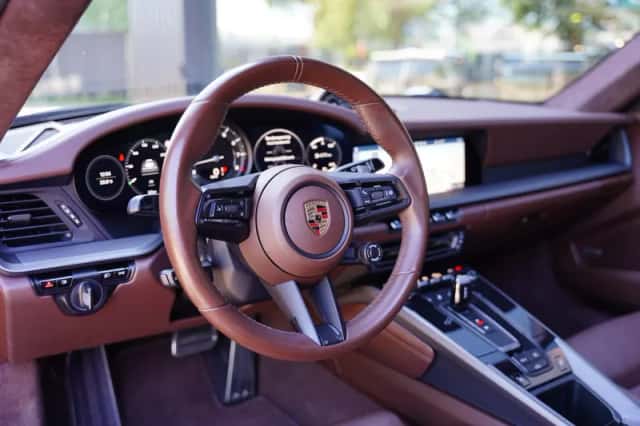 Porsche 911 (2019) thumbnail 4
