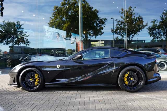 Ferrari 812 (2019) thumbnail 2