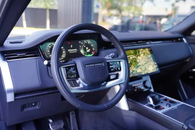 Land Rover Range Rover (2024) thumbnail 4