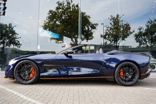 Aston Martin Vanquish (2025) thumbnail 3