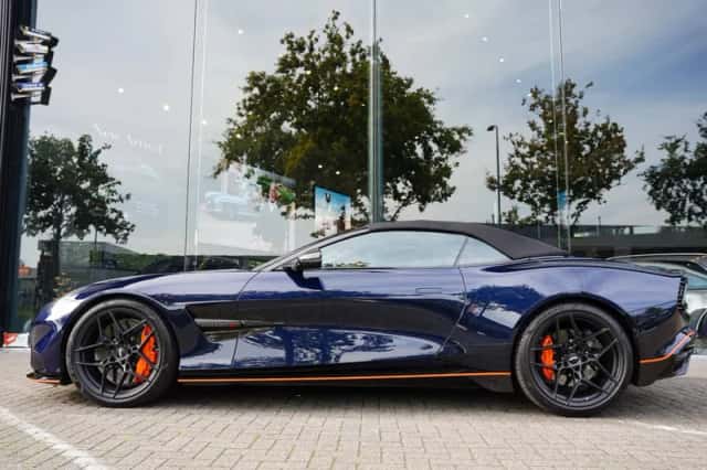 Aston Martin Vanquish (2025) thumbnail 4
