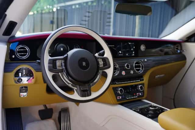 Rolls-Royce Spectre (2024) thumbnail 5