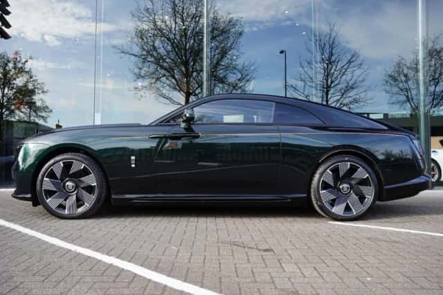 Rolls-Royce Spectre (2024) thumbnail 2