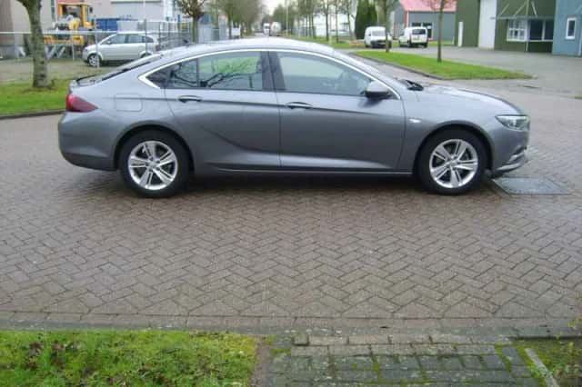 Opel Insignia (2020) thumbnail 4