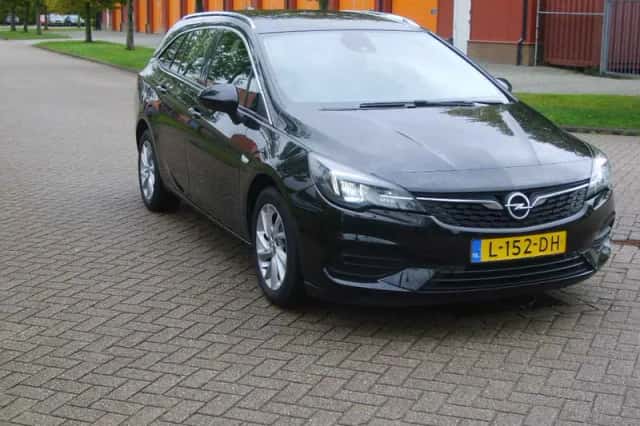 Opel Astra (2021) thumbnail 3