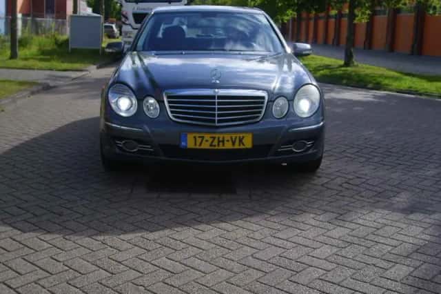 Mercedes-Benz E-Klasse (2008) thumbnail 2