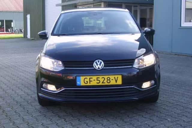 Volkswagen Polo (2015) thumbnail 2