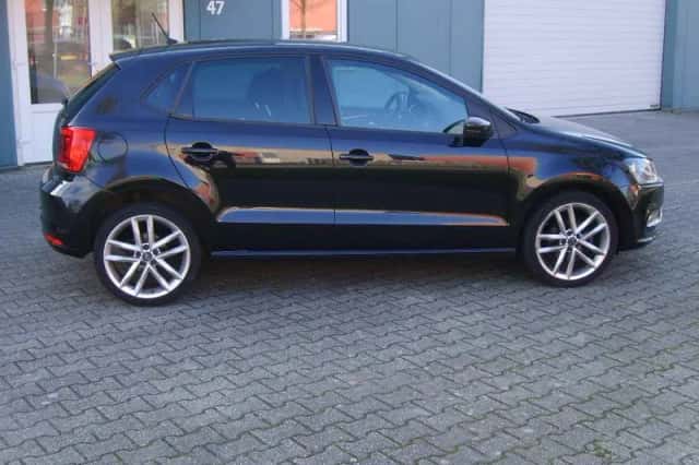 Volkswagen Polo (2015) thumbnail 4