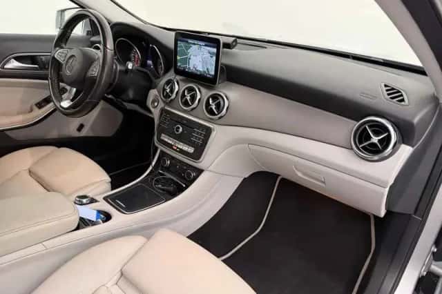 Mercedes-Benz GLA-Klasse (2017) thumbnail 5