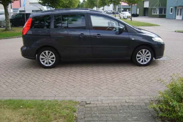 Mazda 5 (2006) thumbnail 4
