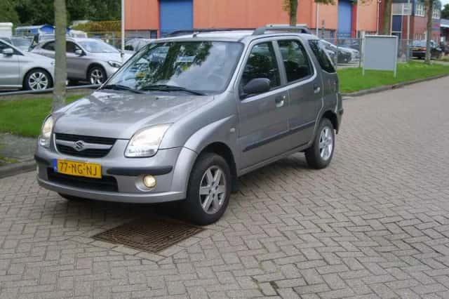 Suzuki Ignis (2003) thumbnail 1