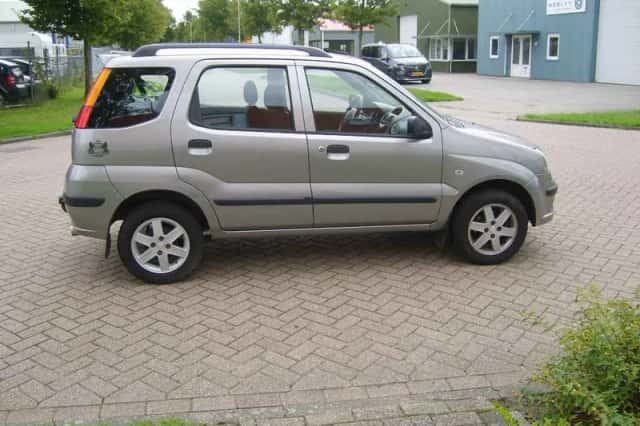 Suzuki Ignis (2003) thumbnail 4