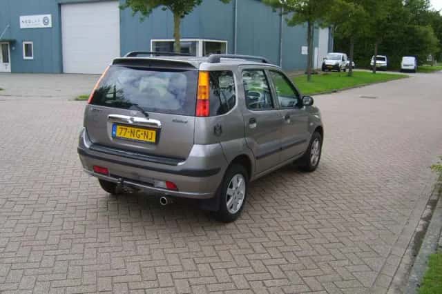 Suzuki Ignis (2003) thumbnail 5