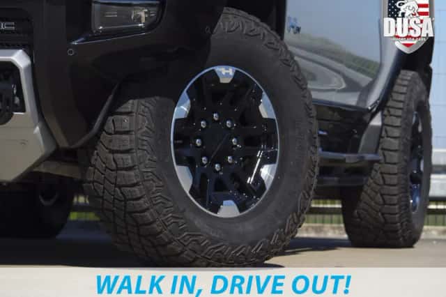 GMC Hummer EV (2026) thumbnail 2