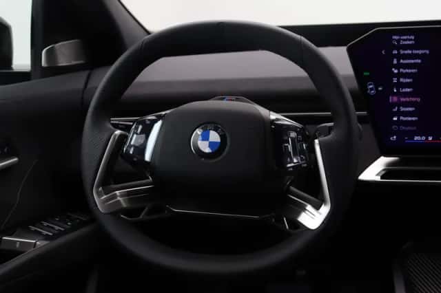 BMW iX3 (2026) thumbnail 2