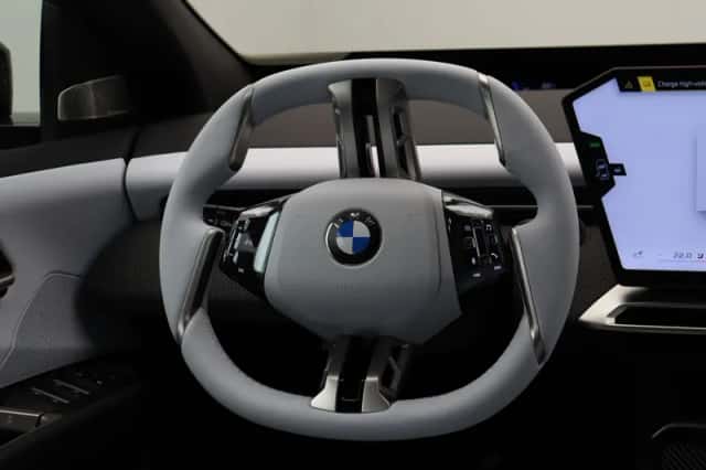 BMW iX3 (2026) thumbnail 2