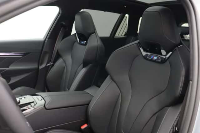 BMW i5 (2026) thumbnail 4