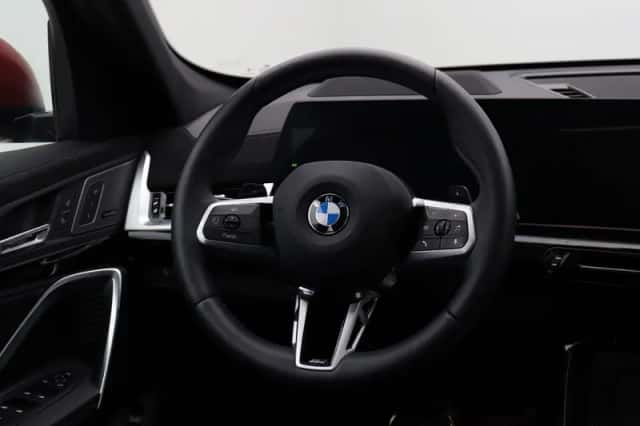 BMW X1 (2025) thumbnail 2