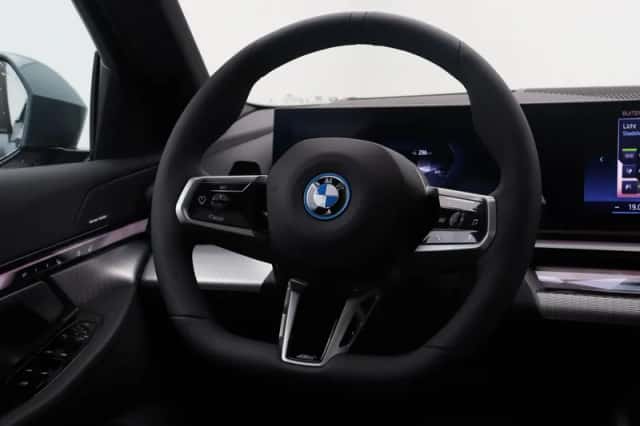 BMW i5 (2026) thumbnail 2