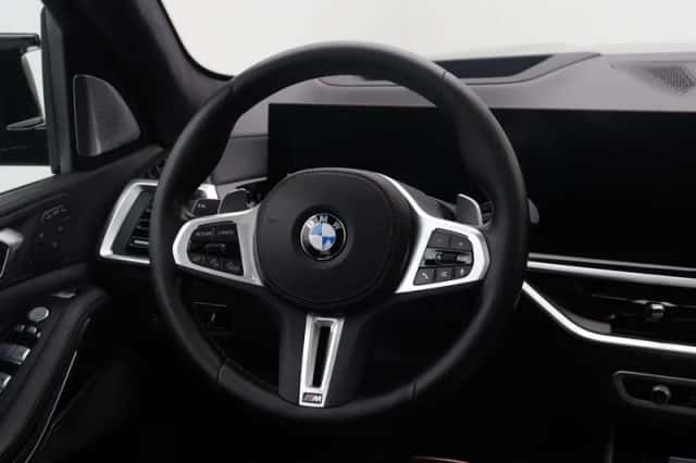 BMW X7 (2022) thumbnail 2