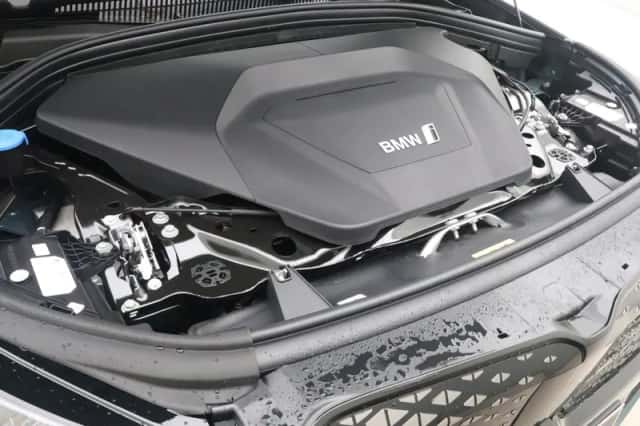 BMW iX1 (2026) thumbnail 4