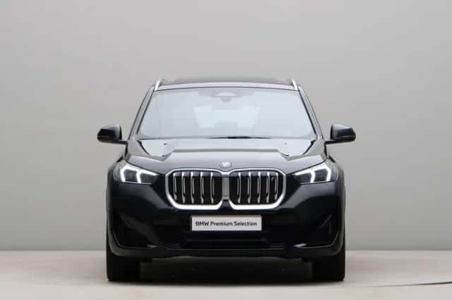 BMW iX1 (2023) thumbnail 2