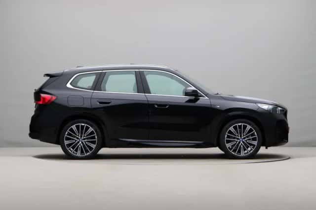 BMW iX1 (2023) thumbnail 4