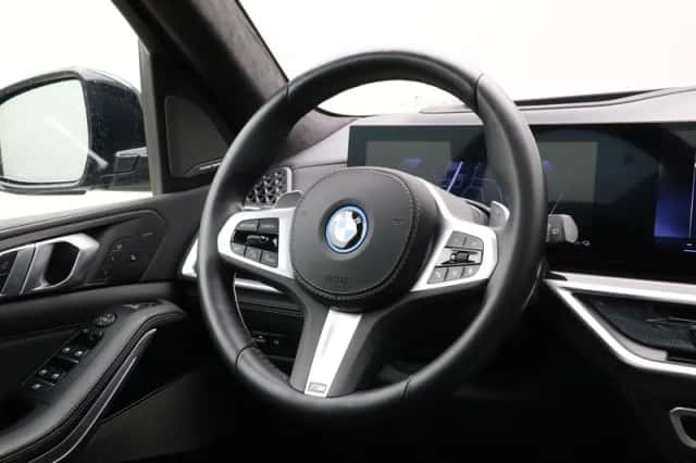 BMW X5 (2024) thumbnail 2