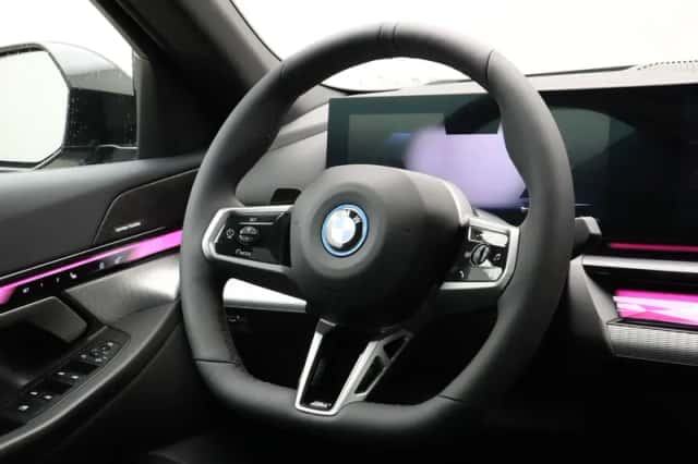 BMW i5 (2025) thumbnail 2