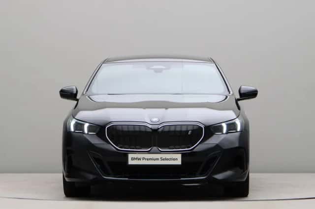 BMW i5 (2025) thumbnail 5