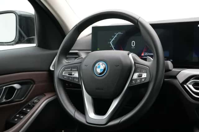 BMW 3-Serie (2023) thumbnail 2