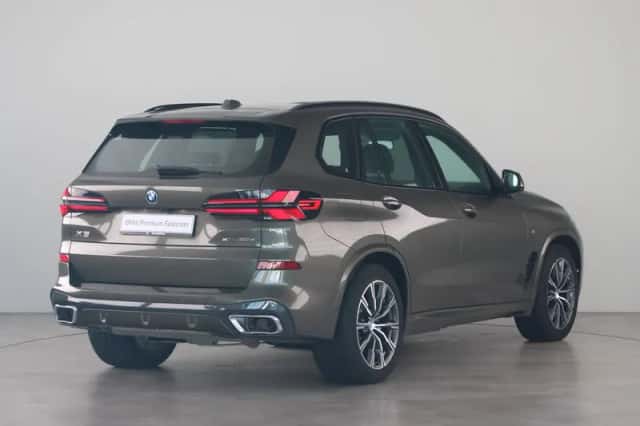 BMW X5 (2024) thumbnail 5