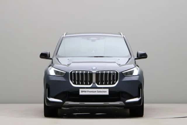 BMW iX1 (2023) thumbnail 2