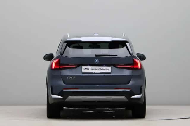 BMW iX1 (2023) thumbnail 6