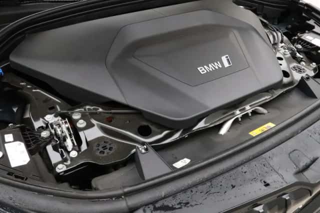 BMW iX1 (2023) thumbnail 4