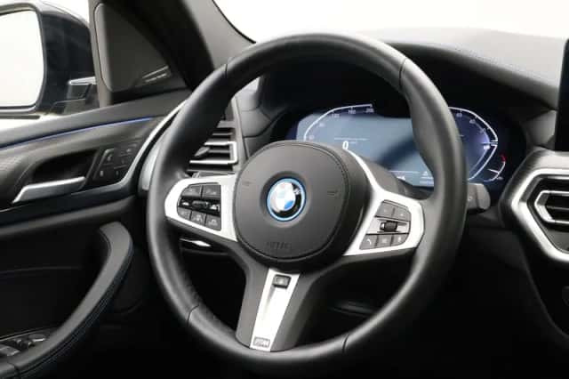 BMW iX3 (2024) thumbnail 2
