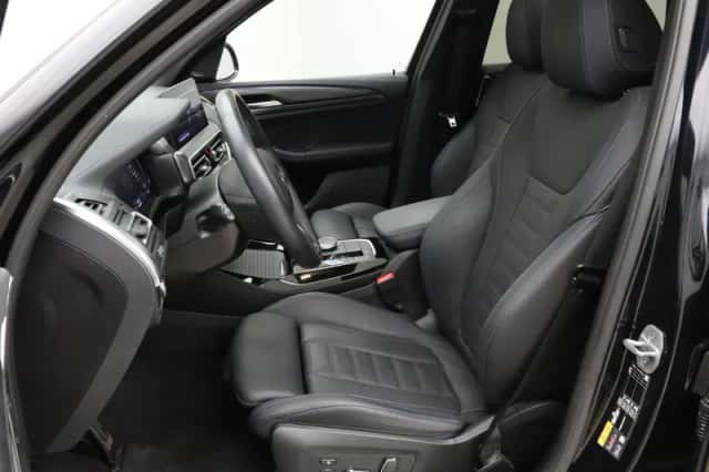 BMW iX3 (2024) thumbnail 4