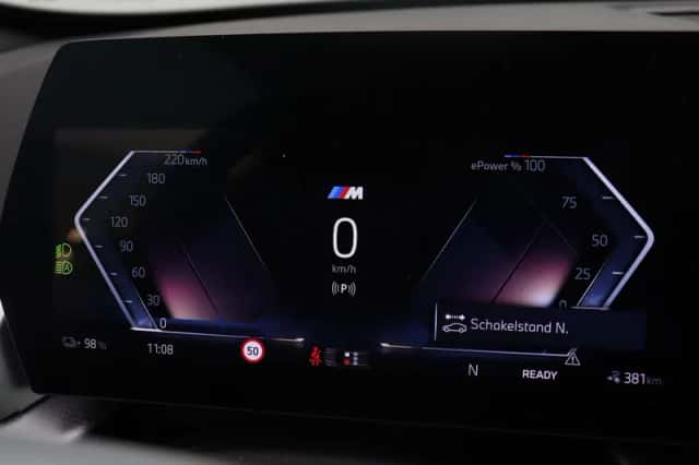 BMW iX1 (2025) thumbnail 3