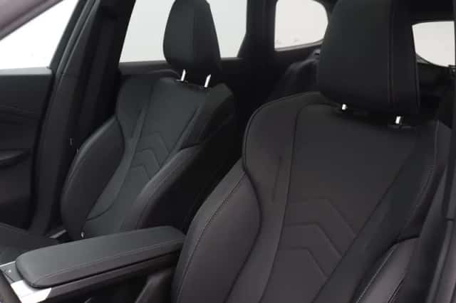 BMW iX1 (2025) thumbnail 4