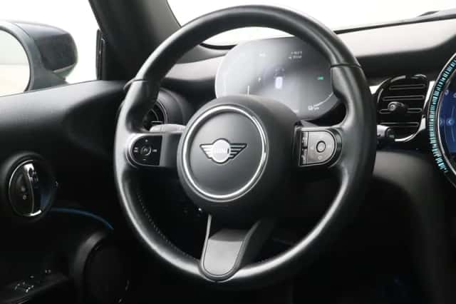 MINI Mini Electric (2022) thumbnail 2