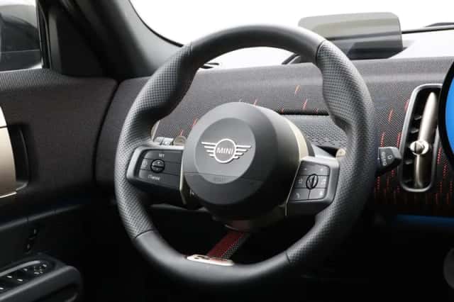 MINI Countryman (2025) thumbnail 2